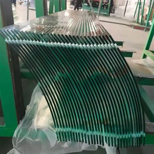 Lenktas dušo stiklas