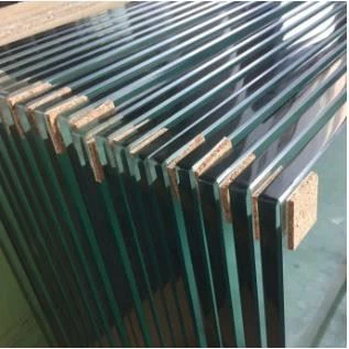 Grūdintos dušo durys