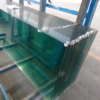 Grūdinto stiklo plokštė berėmėms dušo durims